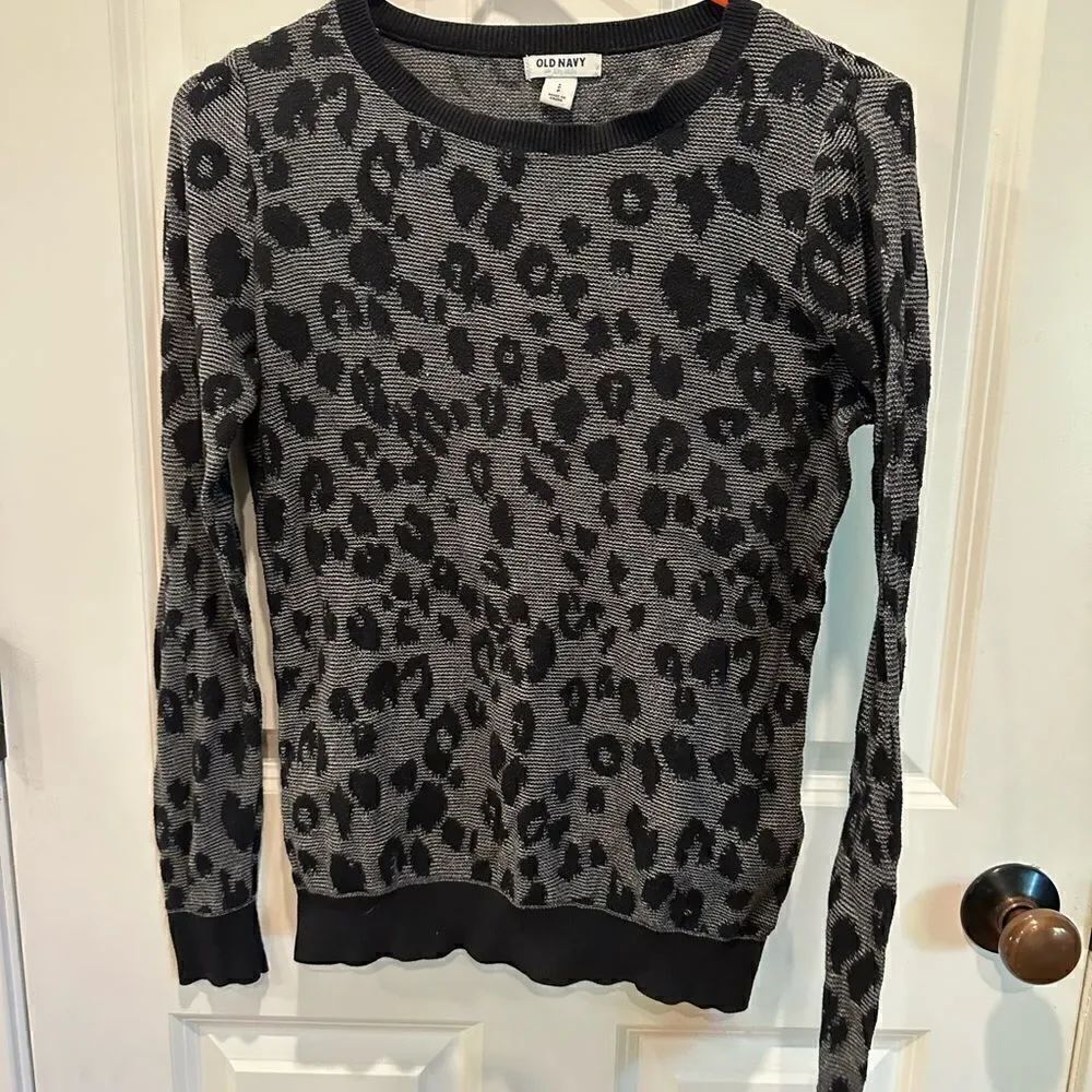 Old Navy small leopard black sweater shirt